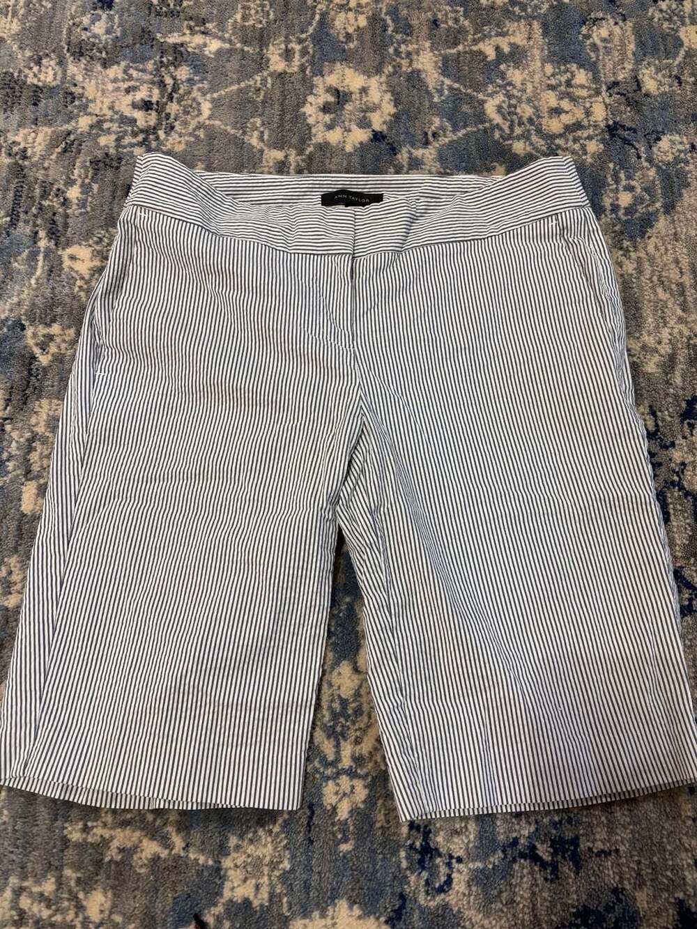 Ann Taylor Seersucker Walking Shorts Size 4